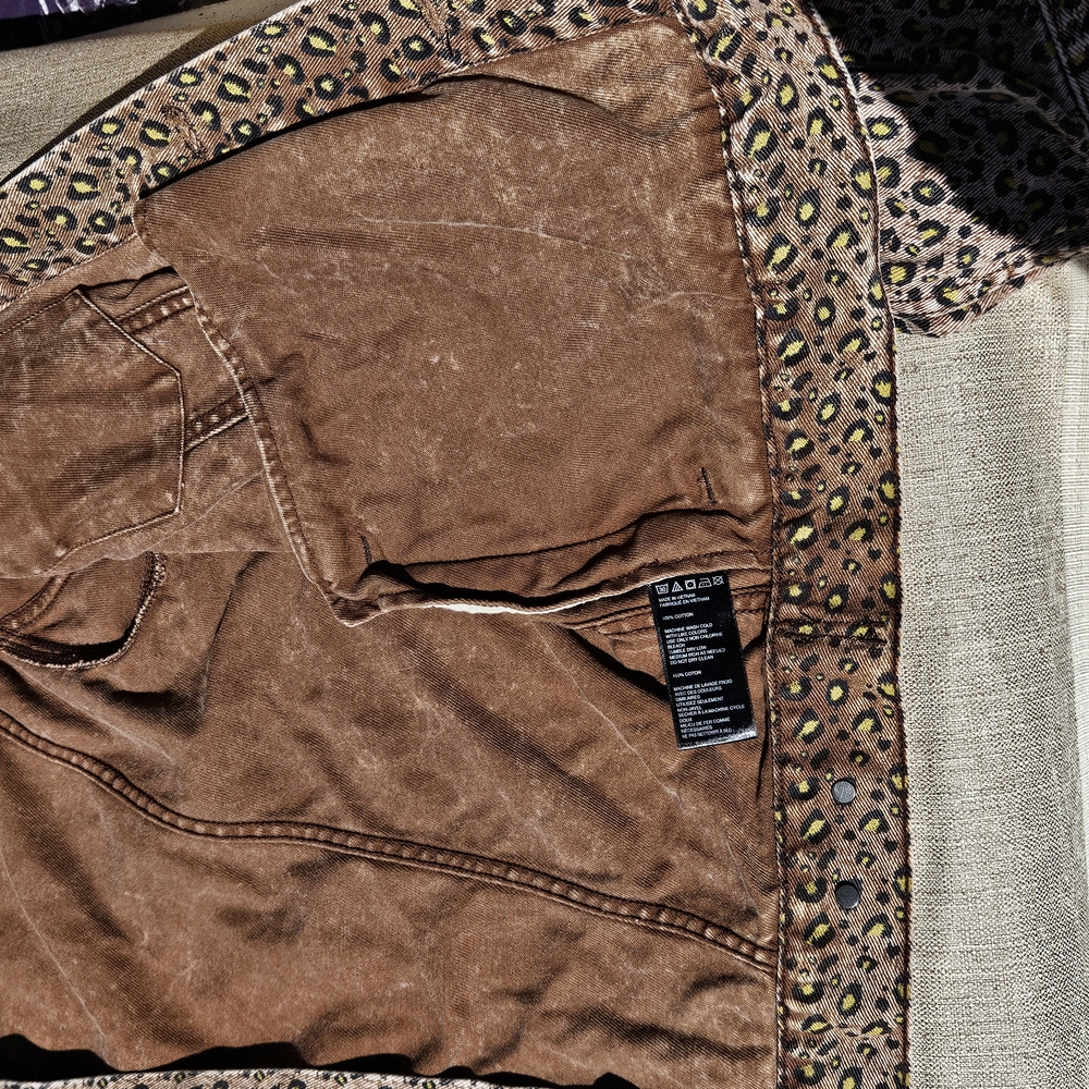 BDG Leopard Print Jean Jacket - Picture 4 of 4